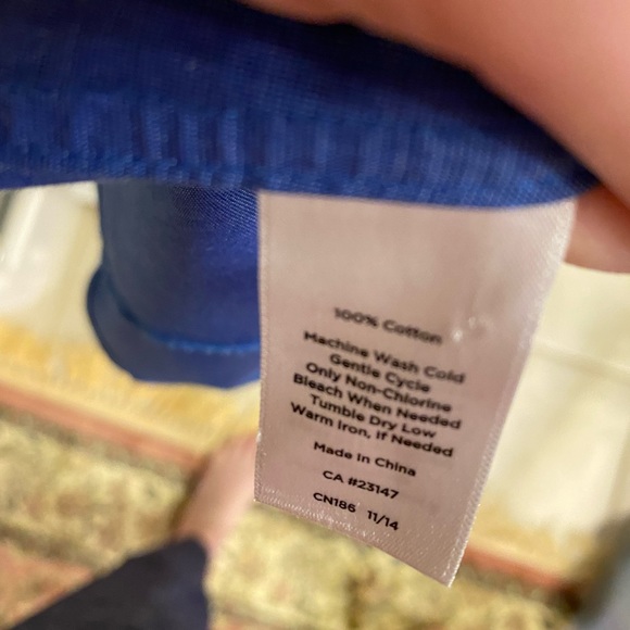 Wrinkle resistant size 4 sleeveless button down shirt. Like new! - Picture 4 of 4